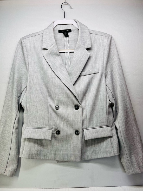 Tahari Jackets & Blazers - Tahari Light Gray Double-Breasted Cropped Blazer